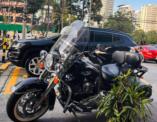 HARLEY-DAVIDSON ROAD KING CLASSIC 